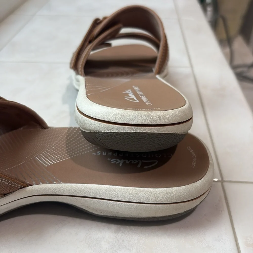 Clarks Breeze Double Strap  Cloudsteppers Sandals in Soft Tan. EUC - Picture 7 of 8